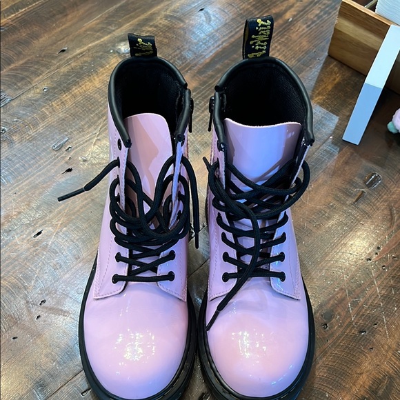 Dr. Martens Air Wair Kids Pink Combat Boots with Glossy Finish - Picture 2 of 6